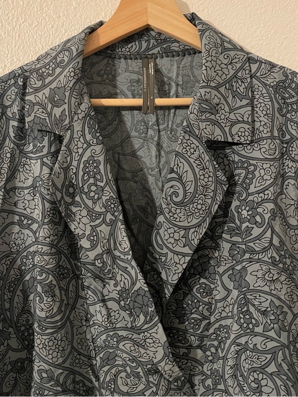Women's Gray Paisley Button-Front Top - Picture 4 of 9